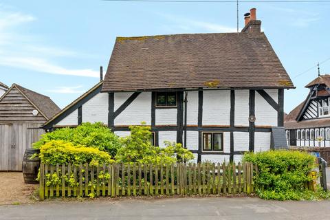 2 bedroom detached house for sale, Pixholme Grove, Dorking, Surrey, RH4