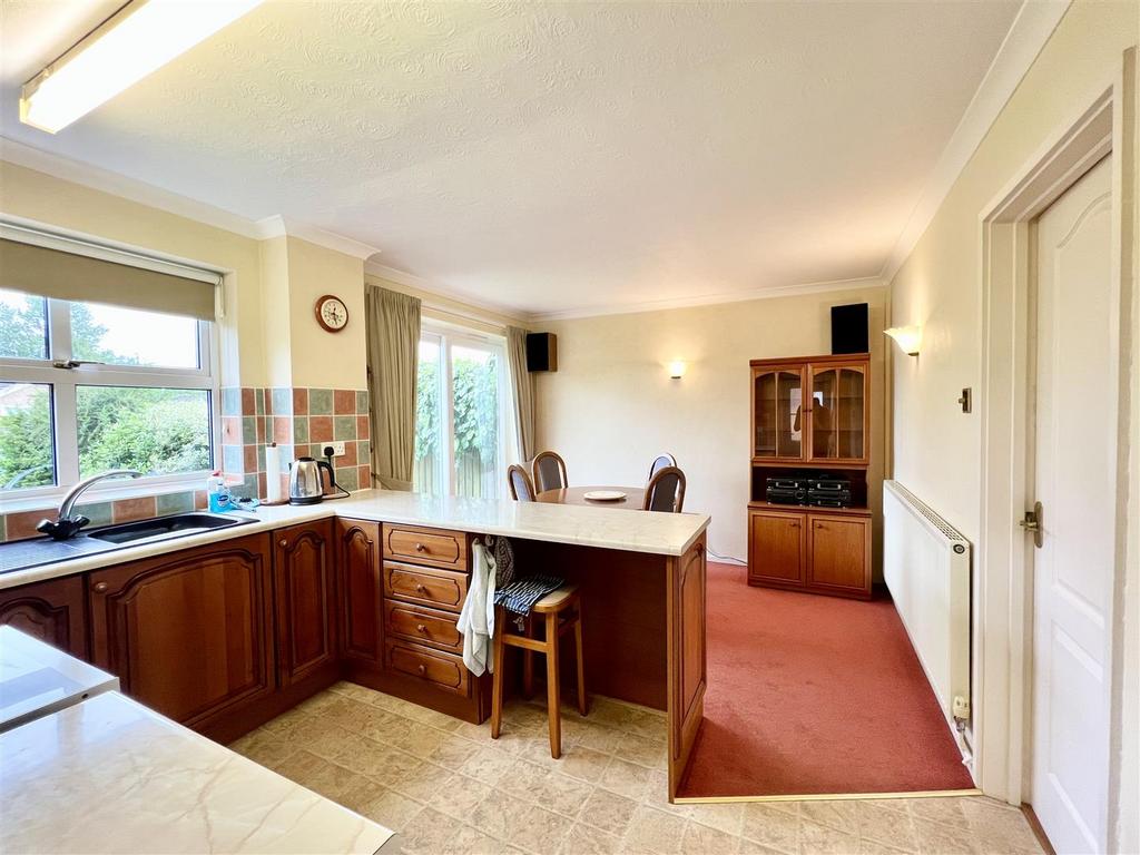 Oxenton Croft, Halesowen 3 bed semidetached house for sale £270,000
