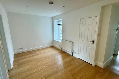 2 bedroom flat to rent, Crantock Street, Newquay TR7