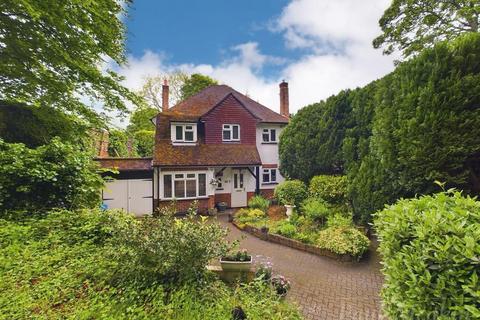 62 Park Road, Kenley, CR8 5AR
