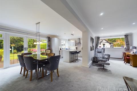 62 Park Road, Kenley, CR8 5AR