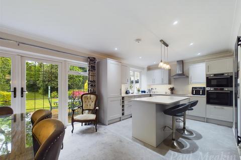 62 Park Road, Kenley, CR8 5AR