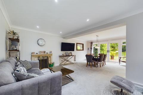 62 Park Road, Kenley, CR8 5AR