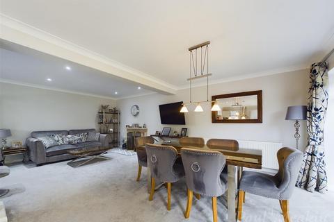 62 Park Road, Kenley, CR8 5AR