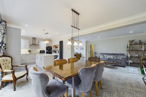 62 Park Road, Kenley, CR8 5AR