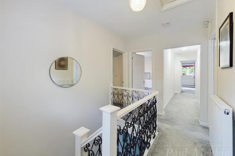 62 Park Road, Kenley, CR8 5AR