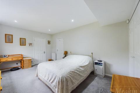 62 Park Road, Kenley, CR8 5AR