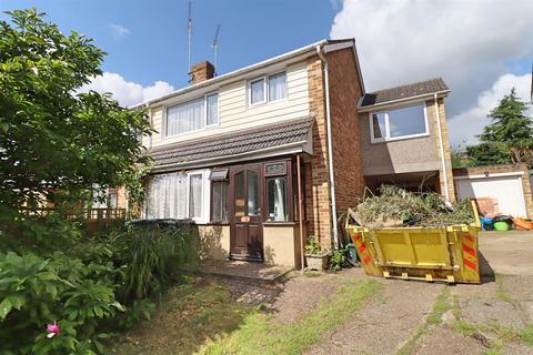 4 bedroom semi-detached house to rent, Clairmont Close, Braintree