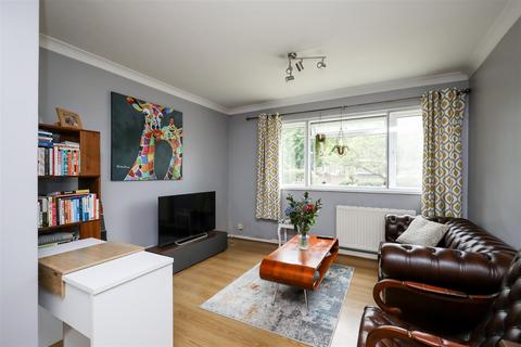2 bedroom flat for sale, Radcliffe Square, London