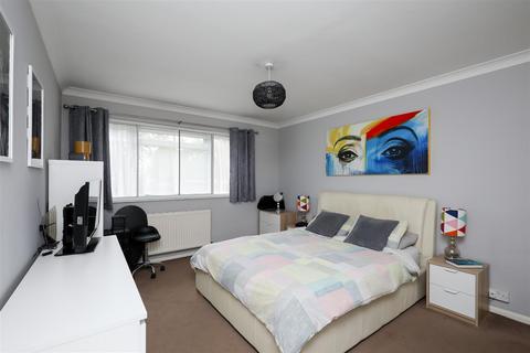 2 bedroom flat for sale, Radcliffe Square, London