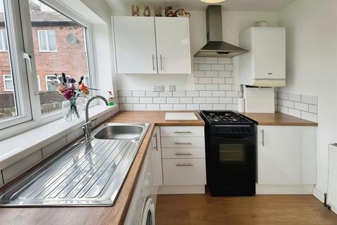 2 bedroom house to rent, Cheviot Road, South Shields