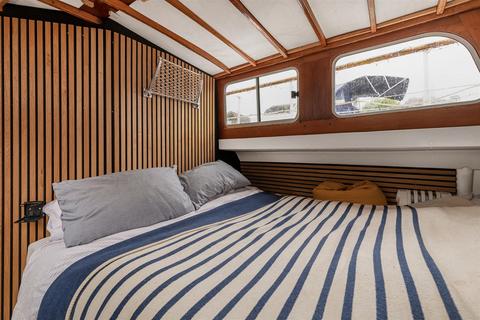 2 bedroom houseboat for sale, St. Katharines Way, Wapping, E1W