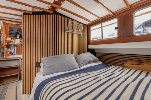 2 bedroom houseboat for sale, St. Katharines Way, Wapping, E1W