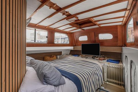 2 bedroom houseboat for sale, St. Katharine Docks, Wapping, E1W