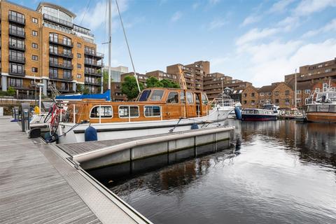 undefined, St. Katharine Docks, Wapping, E1W