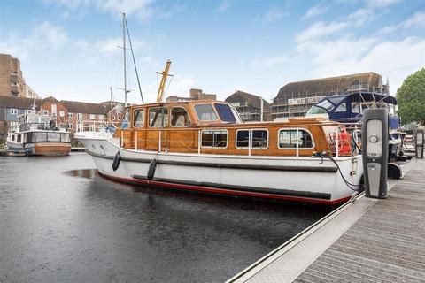undefined, St. Katharine Docks, Wapping, E1W