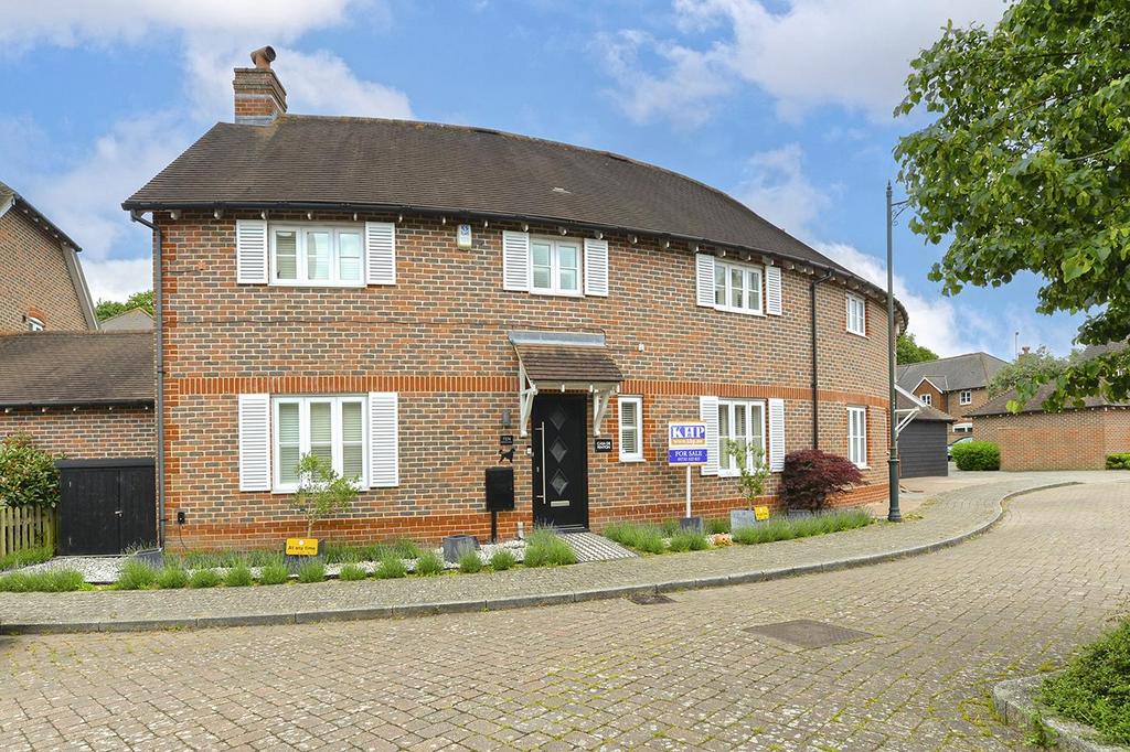 Mcarthur Drive, Kings Hill, ME19 4GW 3 bed semidetached house £525,000