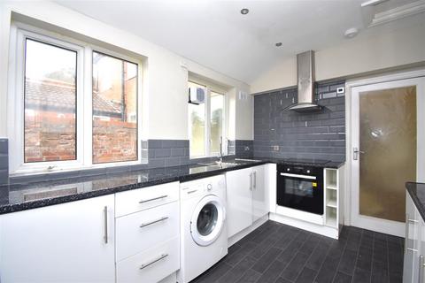 4 bedroom semi-detached house to rent, Melwood Grove, York