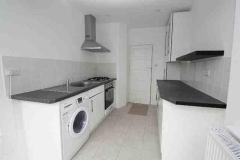3 bedroom flat to rent, Crestbrook Place, Palmers Green N13