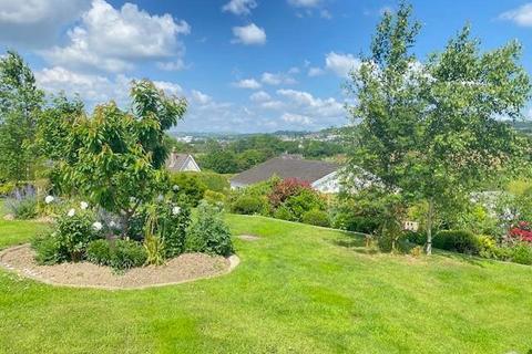 10 Brynglas Crescent, Llangunnor, Carmarthen, SA31 2HT
