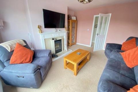10 Brynglas Crescent, Llangunnor, Carmarthen, SA31 2HT