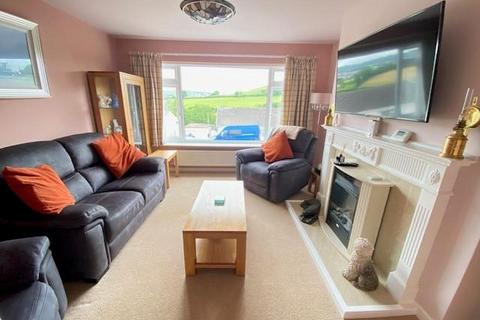 10 Brynglas Crescent, Llangunnor, Carmarthen, SA31 2HT