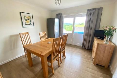 10 Brynglas Crescent, Llangunnor, Carmarthen, SA31 2HT