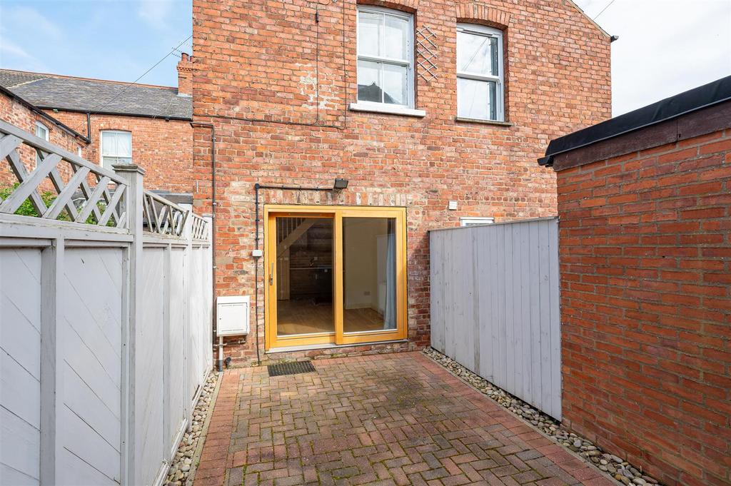 Annexe courtyard