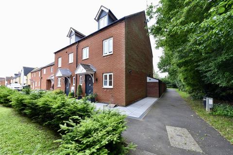 3 bedroom semi-detached house for sale, Finbracks, Stevenage