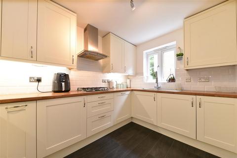 3 bedroom semi-detached house for sale, Finbracks, Stevenage