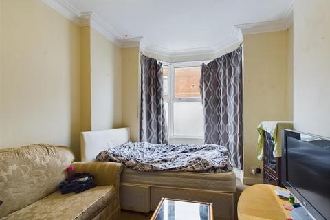 4 bedroom terraced house for sale, Fairfield Road, Bridlington