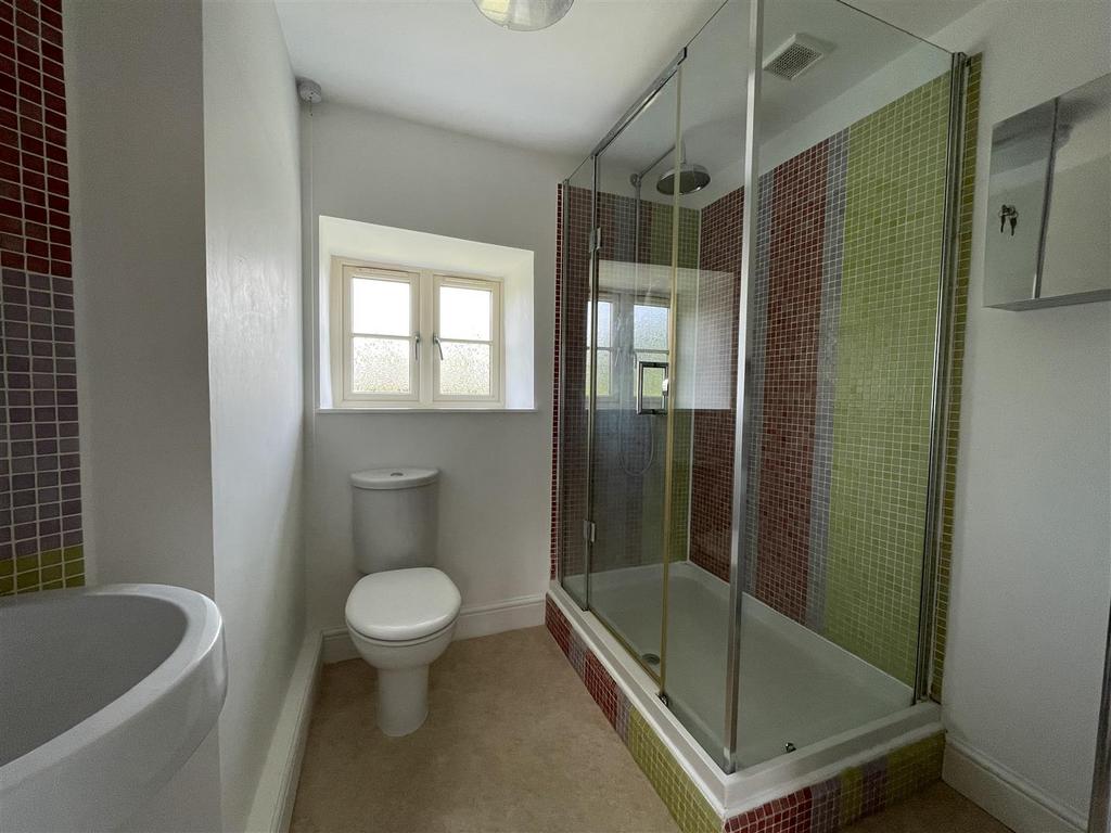 Shower Room (2).JPG