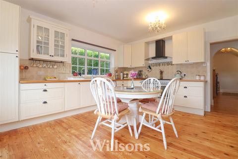 4 bedroom detached house for sale, Willoughby Road, Sutton-On-Sea, Mablethorpe