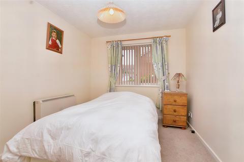 2 bedroom flat to rent, Broad Oak Close, Eastbourne