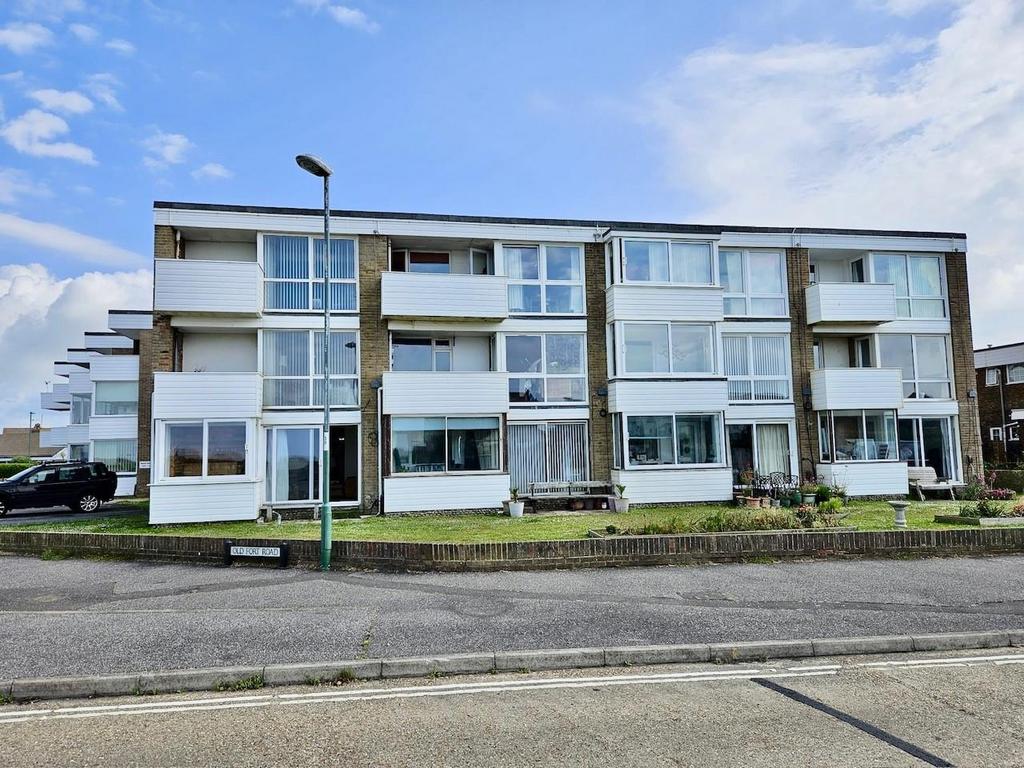 Old Fort Road, ShorehamBySea 2 bed flat to rent £1,300 pcm (£300 pw)