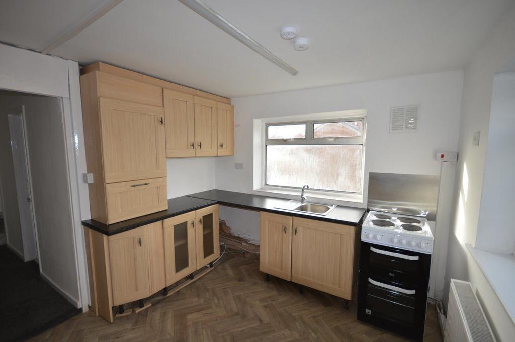 Enville Road, Wall Heath 3 bed flat £895 pcm (£207 pw)