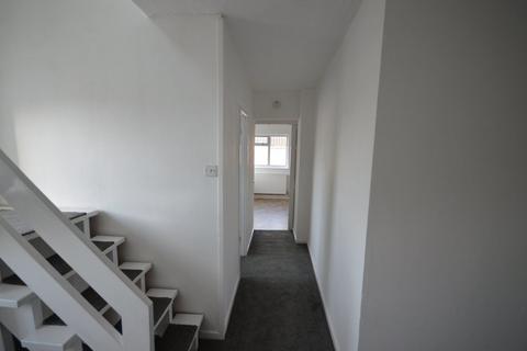 3 bedroom flat to rent, Enville Road, Wall Heath
