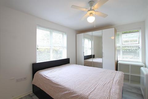2 bedroom apartment to rent, Douglas Road, Staines TW19
