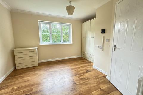 2 bedroom flat to rent, Coy Court, Aylesbury HP20