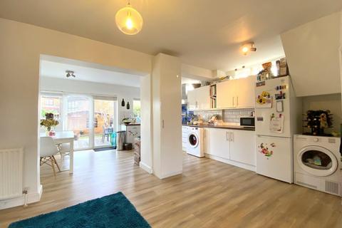 2 Caverleigh Way, Worcester Park, KT4 8DG