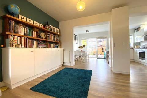 2 Caverleigh Way, Worcester Park, KT4 8DG