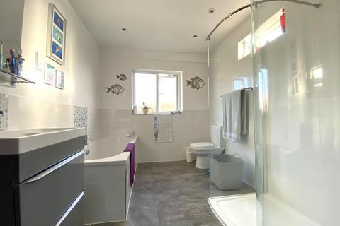 2 Caverleigh Way, Worcester Park, KT4 8DG