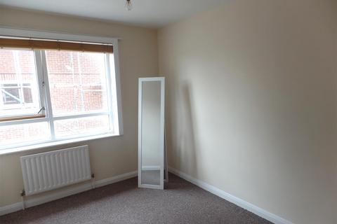 2 bedroom flat to rent, Henley Court, Henley Road, Brighton