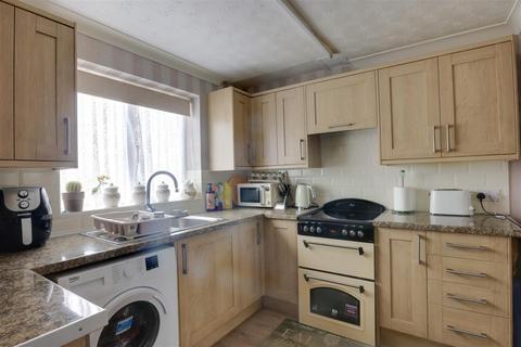 3 bedroom semi-detached house for sale, Bertram Avenue, Clacton-On-Sea CO16