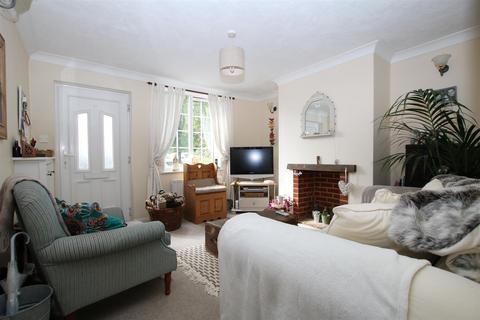 2 bedroom house to rent, St. Leonards Road, Horsham