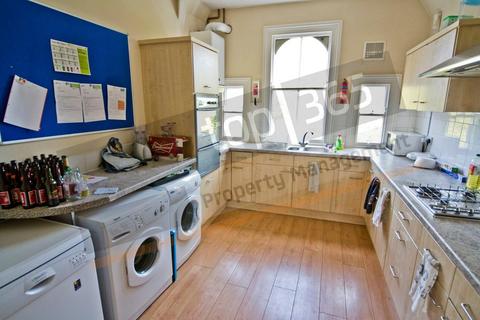 3 bedroom flat to rent, *£130pppw Excluding Bills* South House, Cavendish Crescent South, The Park , NG7 - TRENT UNI