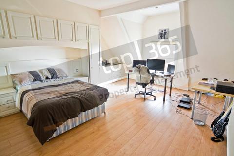 *£142pppw excluding bills!* South House, Cavendish Crescent South, The Park Estate