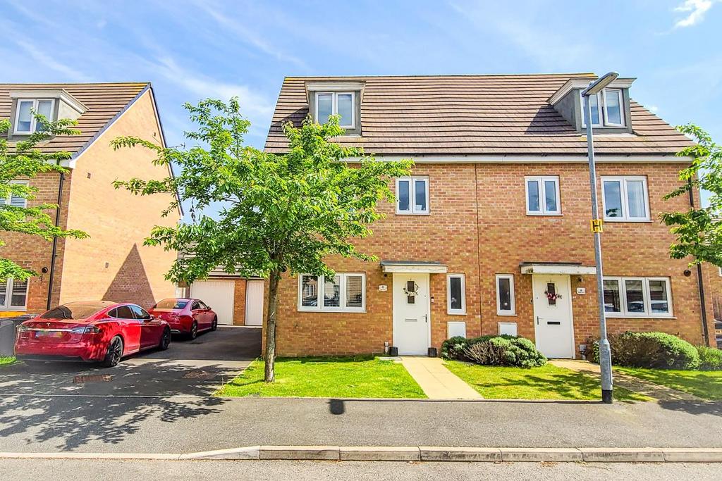 Siskin Grove, Leighton Buzzard 4 bed semidetached house for sale £