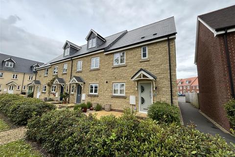 3 bedroom end of terrace house for sale, Milbourne Way, Chippenham SN15