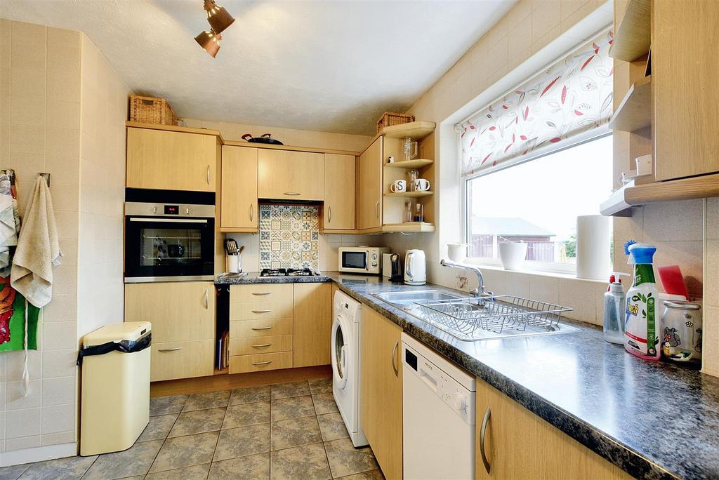 Kitchen 2.jpeg